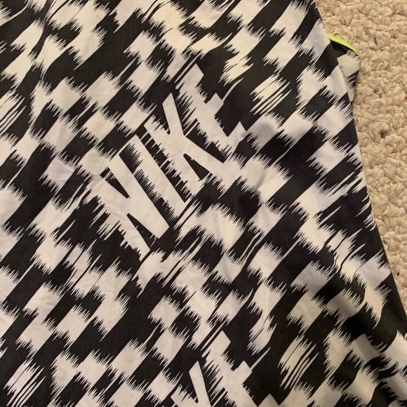 Nike athletic tank top - Picture 2 of 5